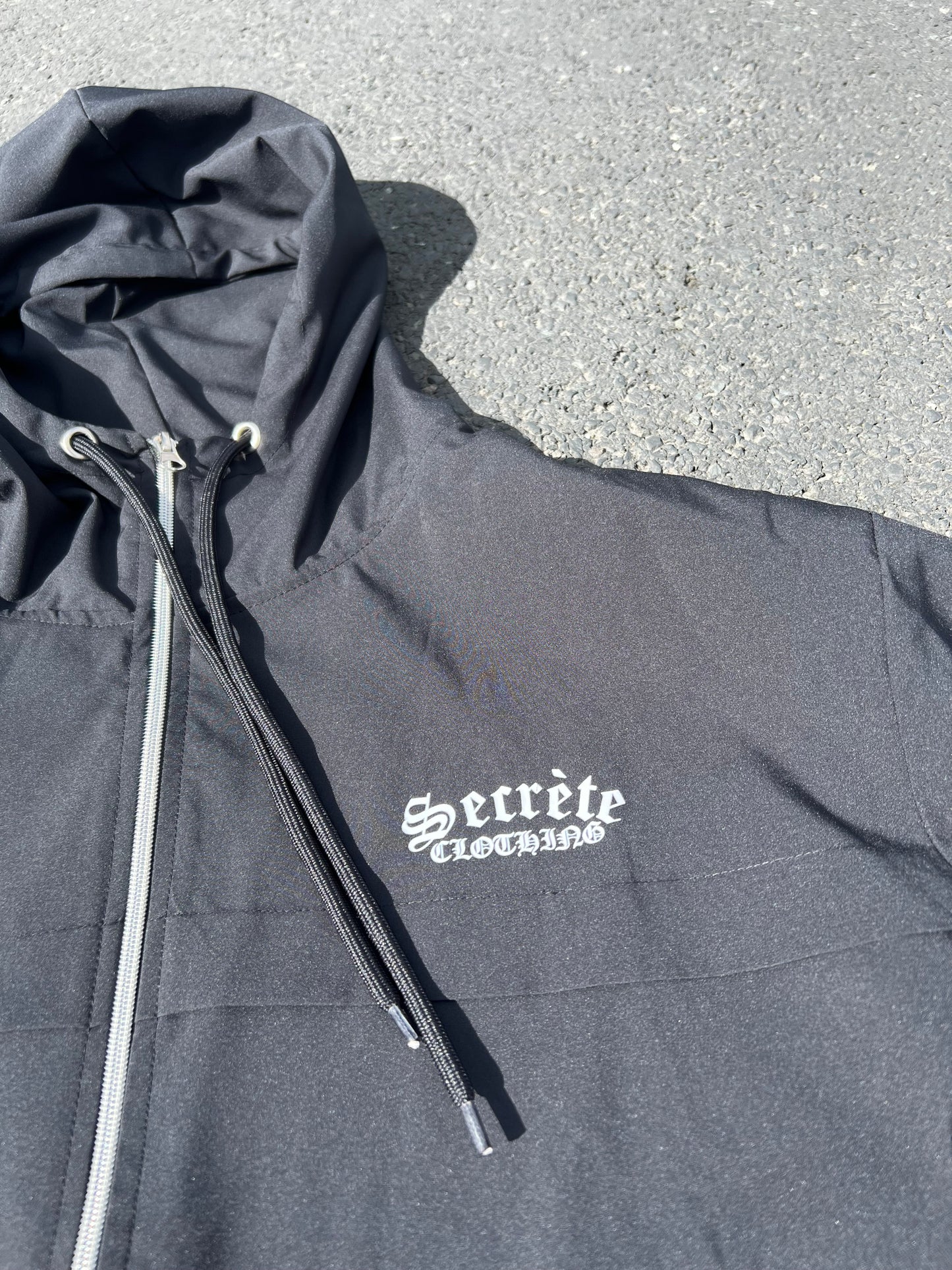 SECRÈTE WINDBREAKER