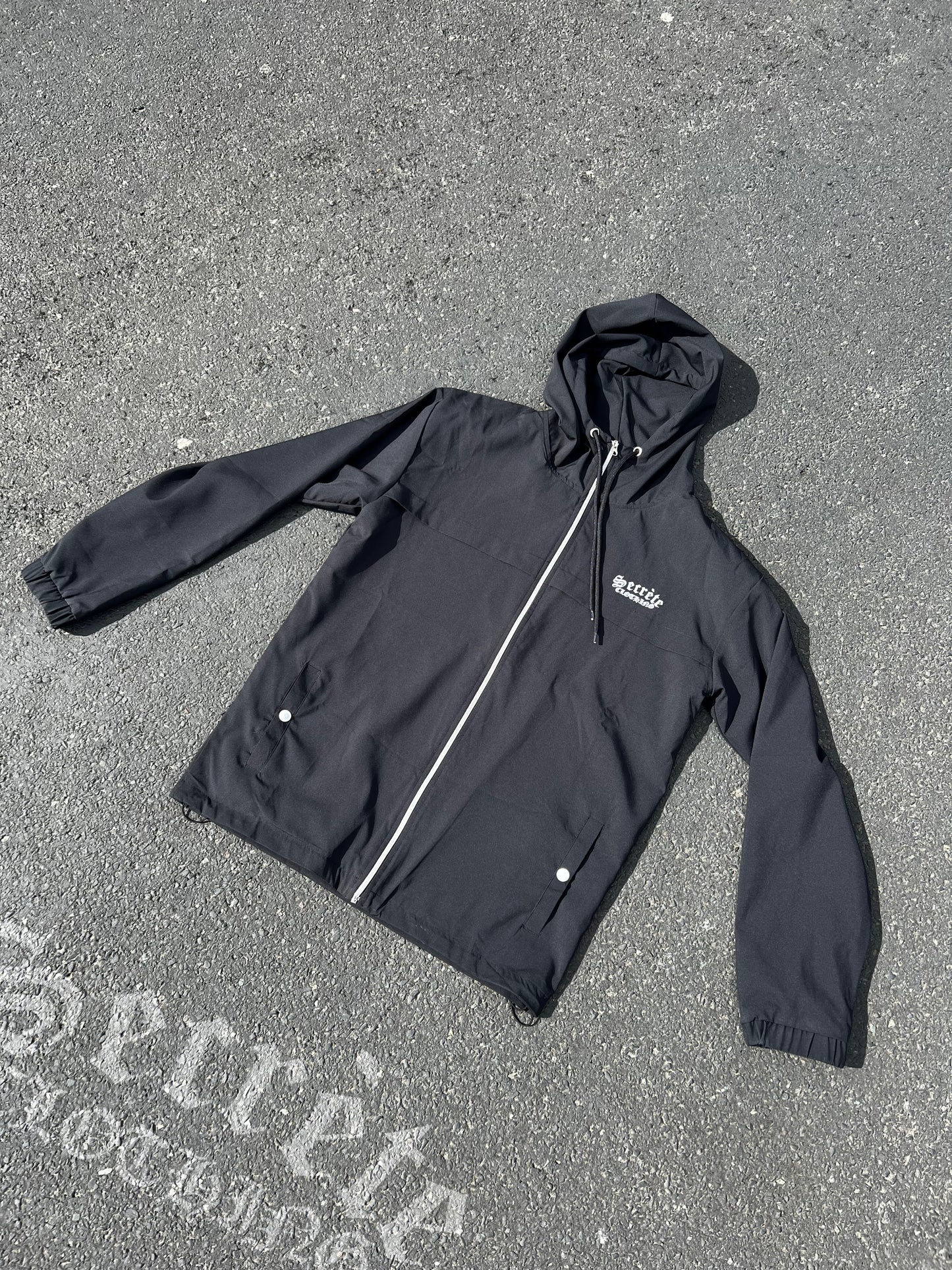 SECRÈTE WINDBREAKER